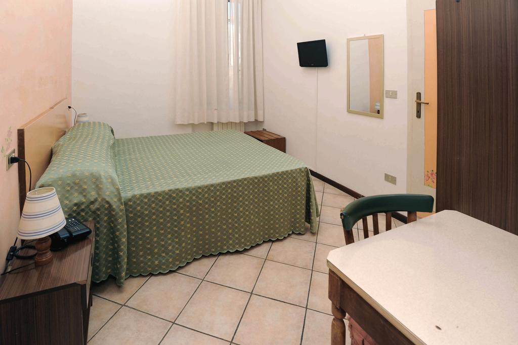 Hotel Marina Montecatini Terme Rum bild
