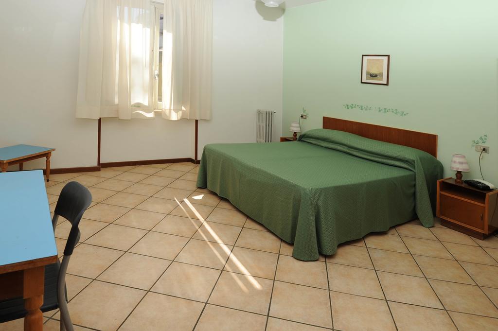 Hotel Marina Montecatini Terme Rum bild